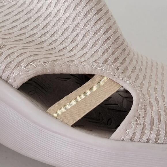 Bzees Beige Stretch Wedge Sandals Slip On Women Size 11 Cloud Technology Comfort - Picture 11 of 12